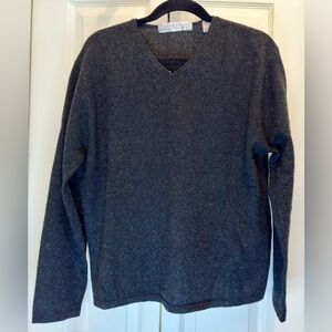Women’s Gray V-Neck 100% Cashmere Sweater VALERIE STEVENS
TWO PLY CASHMERE